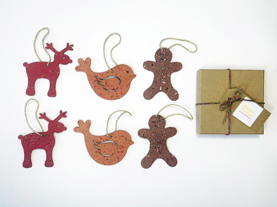Set of 6 decorations with gift box cut out